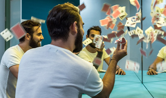 Enter the fascinating world of illusions!